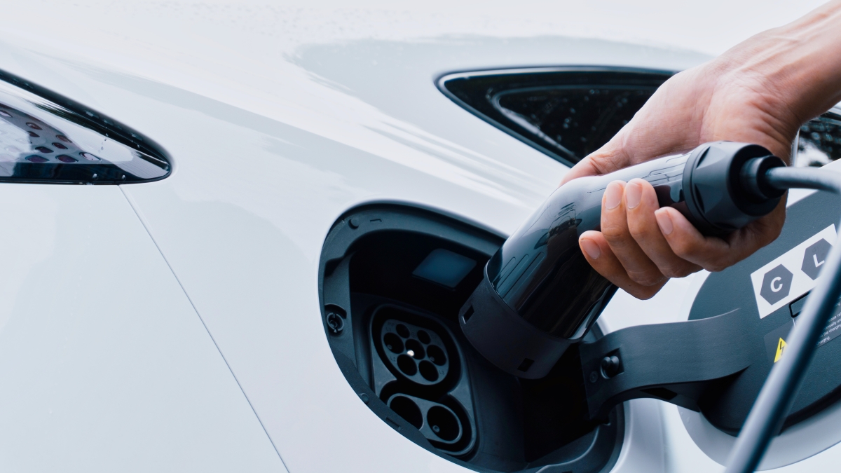 ¿Qué debes tener en cuenta si viajas con un vehículo eléctrico este verano?
